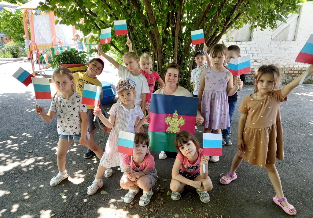 Аппликация "Флаг России и Кубани" | МБДОУ МО Г.КРАСНОДАР "ДЕТСКИЙ САД ...
